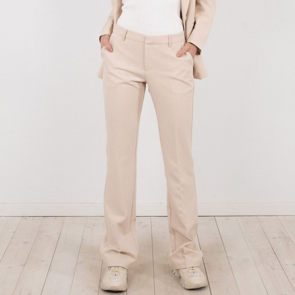 Neo Noir - Neo Noir Cassie Bukser