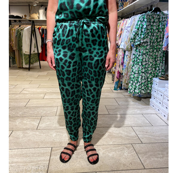 Karmamia - Karmamia Cora Buks