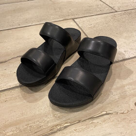 FitFlop Lulu Leather Slides Sandal
