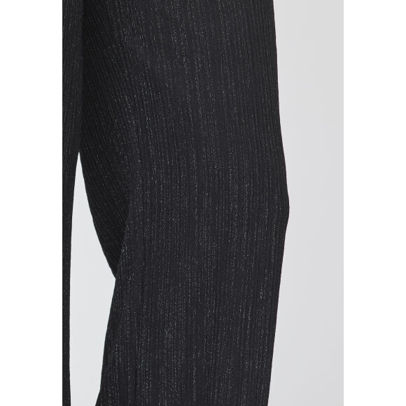 Sisters Point - Sisters Point glut-pa17 Buks