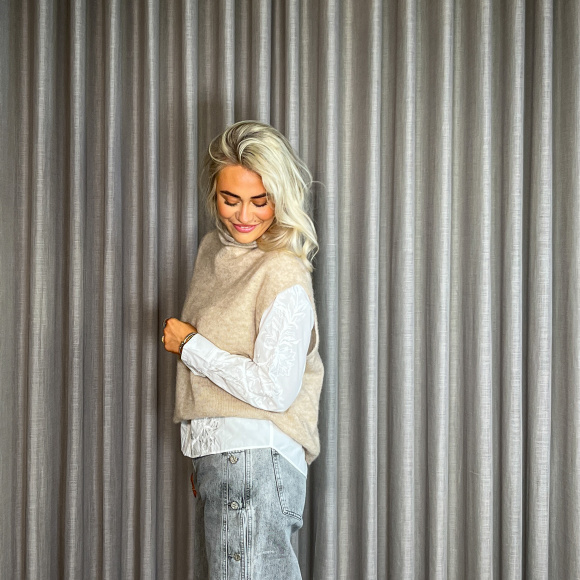 Black Colour Dell Roll Neck Strik Vest