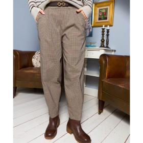 Black Colour Davina Art Barrel Buks