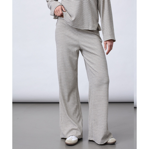 Sisters Point - Sisters Point Valte-pa Buks 