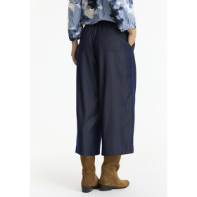 In Front Hannah Buks 