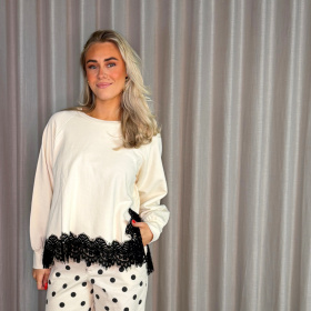 Black Colour Evy Blonde Sweatshirt 