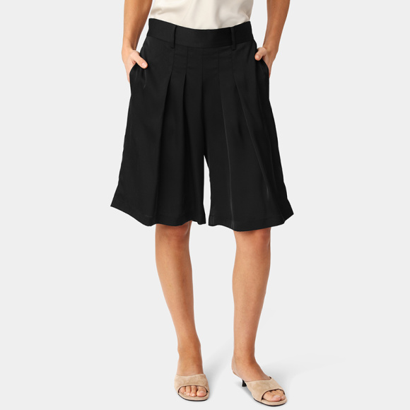 Karmamia - Karmamia Bermuda Shorts